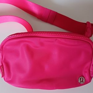 Lululemon everywhere belt bag